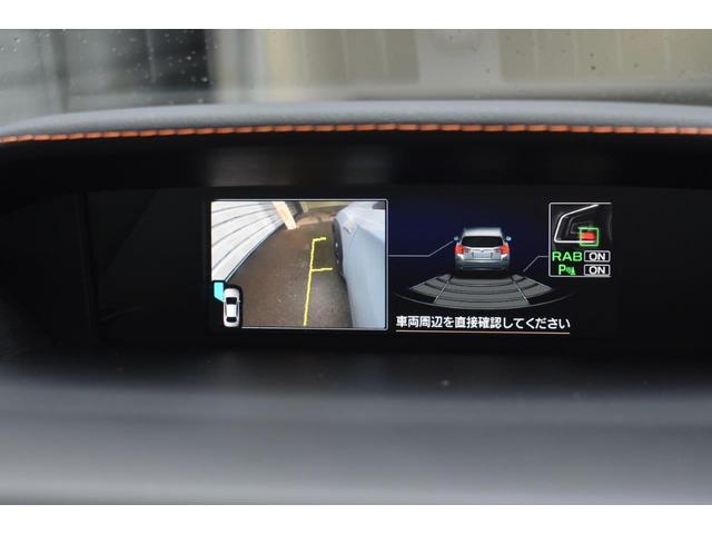 ����ȑ��h�A�~���[�ɑ������ꂽ�J�����̉f�����f�B�X�v���C�ɕ\���B