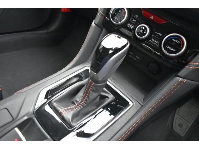 �V�t�g���o�[�͂k���^�̃V�t�g�`�F���W�ɂȂ��Ă��܂��āA�c�����W���s�ŁA�E���փ����W��؂�ւ��Ē������ŁA�}�j���A�����[�h�ł̑��s���y������Œ����܂��B