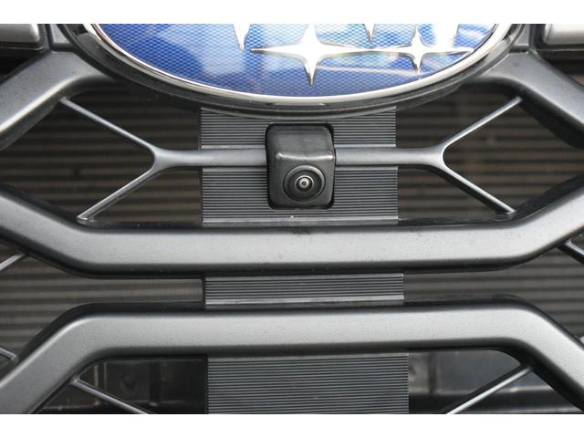 �t�����g�O�����ɑ������ꂽ�J�����̉f�����f�B�X�v���C�ɕ\���B���Ԃ̑O���̗l�q���m�F�ł��A���ʂ��̈��������_�⒓�ԁE���i���Ȃǂ̑O���m�F���T�|�[�g���܂��B