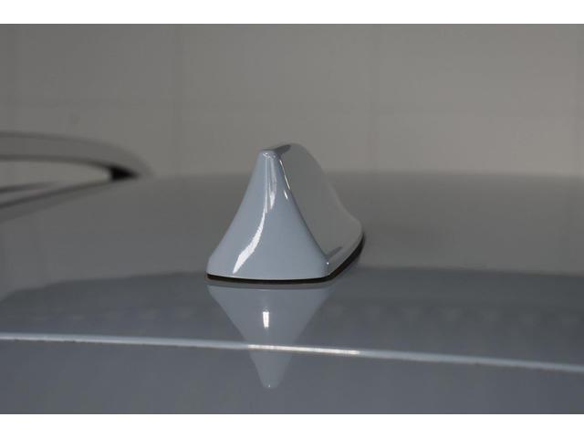 ���s�̃V���[�N�t�B�����W�I�A���e�i�́A�R���p�N�g�ɓZ�܂�܂��B