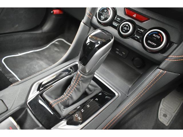 �V�t�g���o�[�͂k���^�̃V�t�g�`�F���W�ɂȂ��Ă��܂��āA�c�����W���s�ŁA�E���փ����W��؂�ւ��Ē������ŁA�}�j���A�����[�h�ł̑��s���y������Œ����܂��B