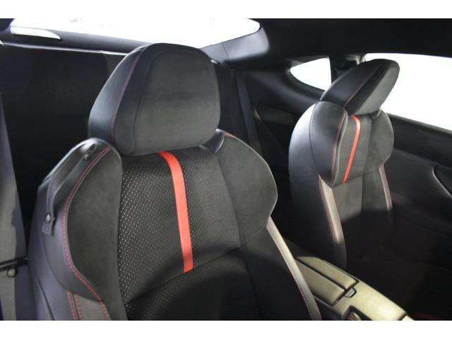 �t�����g�V�[�g�̓V�[�g�t���[����o�l�̍��V�ɂ��̂̒��ݍ��݂┽���͂��œK�����A�����z�[���h���ƃt�B�b�g���������B