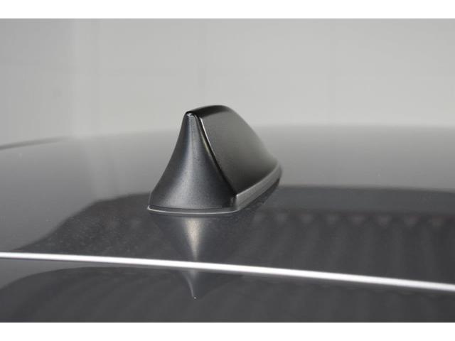 ���s�̃V���[�N�t�B�����W�I�A���e�i�́A�R���p�N�g�ɓZ�܂�܂��B