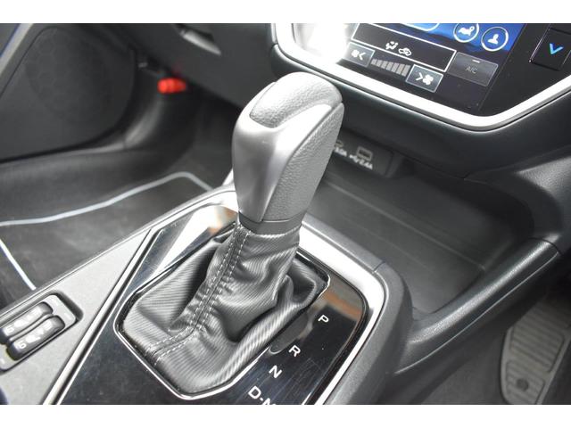 �V�t�g���o�[�͂k���^�̃V�t�g�`�F���W�ɂȂ��Ă��܂��āA�c�����W���s�ŁA�E���փ����W��؂�ւ��Ē������ŁA�}�j���A�����[�h�ł̑��s���y������Œ����܂��B