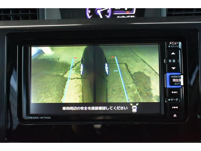 �����h�A�~���[�ɑ������ꂽ�J�����̉f�����f�B�X�v���C�ɕ\���B