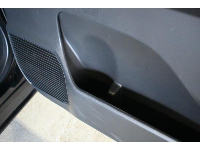 �h�A������ɂ͎��[�|�P�b�g���������܂��B