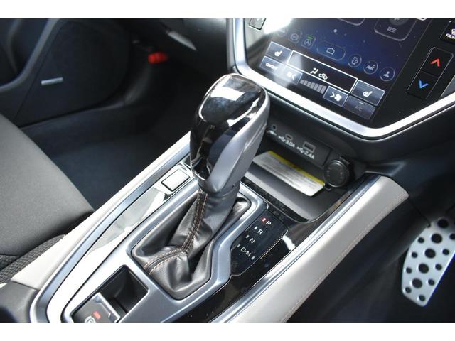 �V�t�g���o�[�͂k���^�̃V�t�g�`�F���W�ɂȂ��Ă��܂��āA�c�����W���s�ŁA�E���փ����W��؂�ւ��Ē������ŁA�}�j���A�����[�h�ł̑��s���y������Œ����܂��B