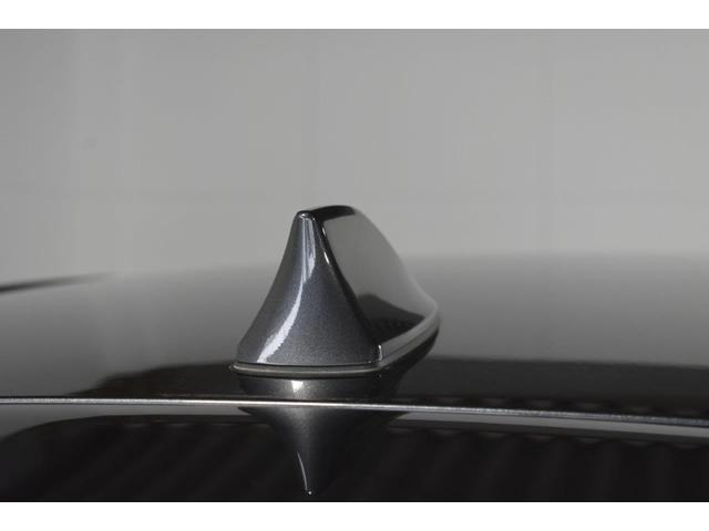 ���s�̃V���[�N�t�B�����W�I�A���e�i�́A�R���p�N�g�ɓZ�܂�܂��B