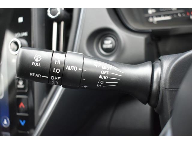 �J�H���m�����C�p�[�̓t�����g�K���X�㕔�̃Z���T�[���J�ʂ����m���A�J�̋����ɉ����āu�Ԍ��E�ᑬ�E�����v�������Ő؂�ւ���@�\�ł��B