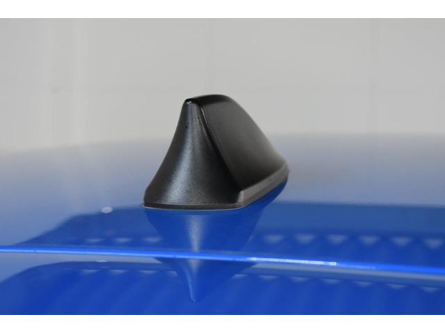 ���s�̃V���[�N�t�B�����W�I�A���e�i�́A�R���p�N�g�ɓZ�܂�܂��B