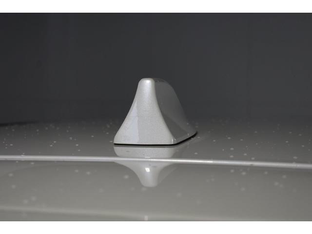 ���s�̃V���[�N�t�B�����W�I�A���e�i�́A�R���p�N�g�ɓZ�܂�܂��B