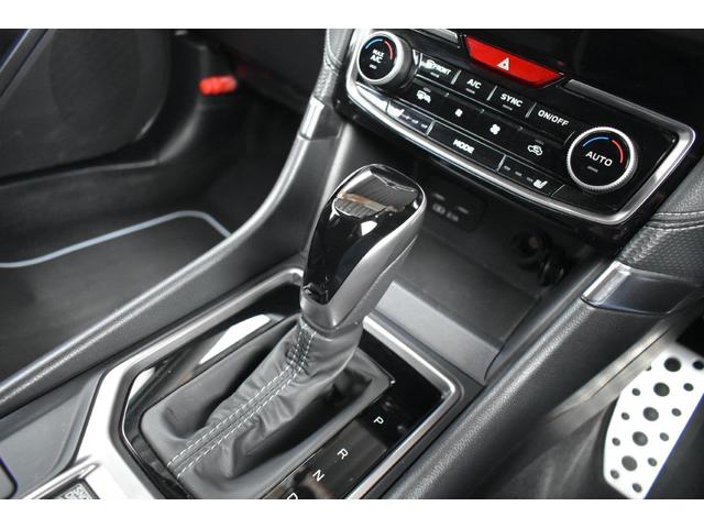 �V�t�g���o�[�͂k���^�̃V�t�g�`�F���W�ɂȂ��Ă��܂��āA�c�����W���s�ŁA�E���փ����W��؂�ւ��Ē������ŁA�}�j���A�����[�h�ł̑��s���y������Œ����܂��B