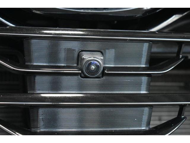 �t�����g�O�����ɑ������ꂽ�J�����̉f�����f�B�X�v���C�ɕ\���B���Ԃ̑O���̗l�q���m�F�ł��A���ʂ��̈��������_�⒓�ԁE���i���Ȃǂ̑O���m�F���T�|�[�g���܂��B