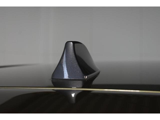 ���s�̃V���[�N�t�B�����W�I�A���e�i�́A�R���p�N�g�ɓZ�܂�܂��B