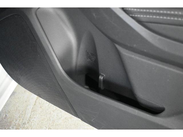 �h�A������ɂ͎��[�|�P�b�g���������܂��B