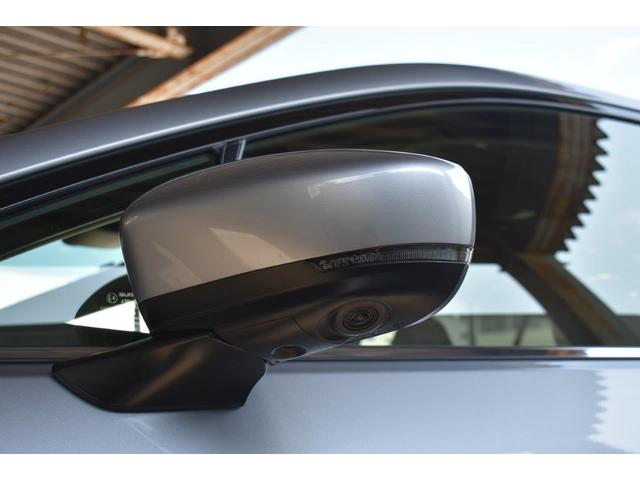 �����h�A�~���[�ɑ������ꂽ�J�����̉f�����f�B�X�v���C�ɕ\���B���Ԃ̗����ʂ̗l�q���m�F�ł��A�������ւ̐i���₷��Ⴂ�A���H�[�ւ̕��񂹒��ԂȂǂ������S���čs�����Ƃ��ł��܂��B