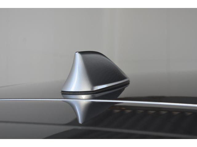 ���s�̃V���[�N�t�B�����W�I�A���e�i�́A�R���p�N�g�ɓZ�܂�܂��B