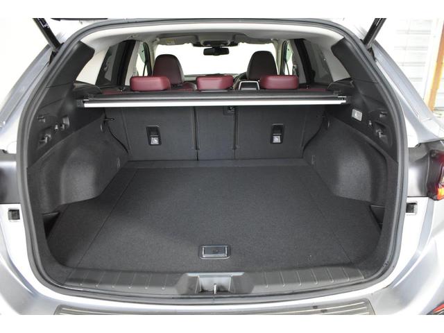 レヴォーグ STI Sport EX EyeSight X搭載車 フロントカメラ・左サイドカメラ・レザーシート・オートエアコン・パドルシフト機能・ドライブモードセレクト・電子制御ダンパー・ドライバーモニタリングシステム・電動リヤゲート・18インチアルミホイール(22枚目)