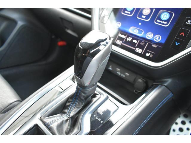 �V�t�g���o�[�͂k���^�̃V�t�g�`�F���W�ɂȂ��Ă��܂��āA�c�����W���s�ŁA�E���փ����W��؂�ւ��Ē������ŁA�}�j���A�����[�h�ł̑��s���y������Œ����܂��B