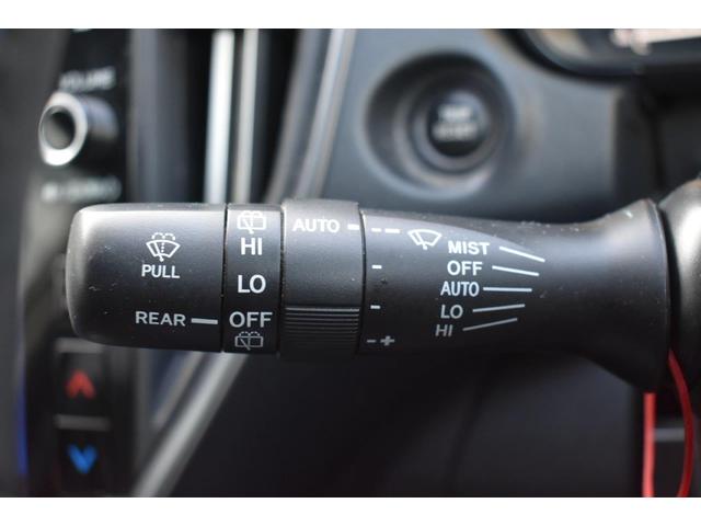 �J�H���m�����C�p�[�̓t�����g�K���X�㕔�̃Z���T�[���J�ʂ����m���A�J�̋����ɉ����āu�Ԍ��E�ᑬ�E�����v�������Ő؂�ւ���@�\�ł��B