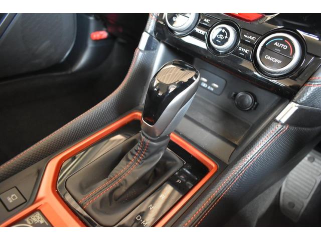 �V�t�g���o�[�͂k���^�̃V�t�g�`�F���W�ɂȂ��Ă��܂��āA�c�����W���s�ŁA�E���փ����W��؂�ւ��Ē������ŁA�}�j���A�����[�h�ł̑��s���y������Œ����܂��B