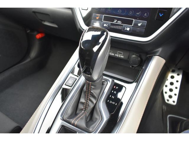 �V�t�g���o�[�͂k���^�̃V�t�g�`�F���W�ɂȂ��Ă��܂��āA�c�����W���s�ŁA�E���փ����W��؂�ւ��Ē������ŁA�}�j���A�����[�h�ł̑��s���y������Œ����܂��B