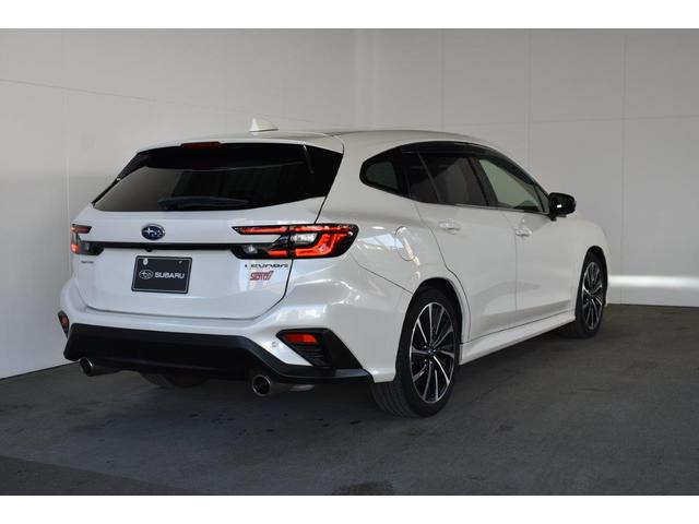 レヴォーグ ＳＴＩ　Ｓｐｏｒｔ　ＥＸ　ＥｙｅＳｉｇｈｔ　Ｘ搭載車　フロントカメラ・左サイドカメラ・レザーシート・オートエアコン・パドルシフト機能・ドライブモードセレクト・電子制御ダンパー・スマートリヤビューミラー・電動リヤゲート・１８インチアルミホイール（11枚目）