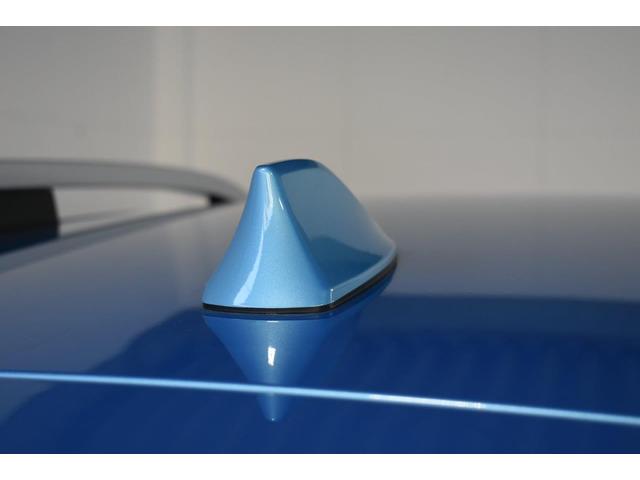 ���s�̃V���[�N�t�B�����W�I�A���e�i�́A�R���p�N�g�ɓZ�܂�܂��B