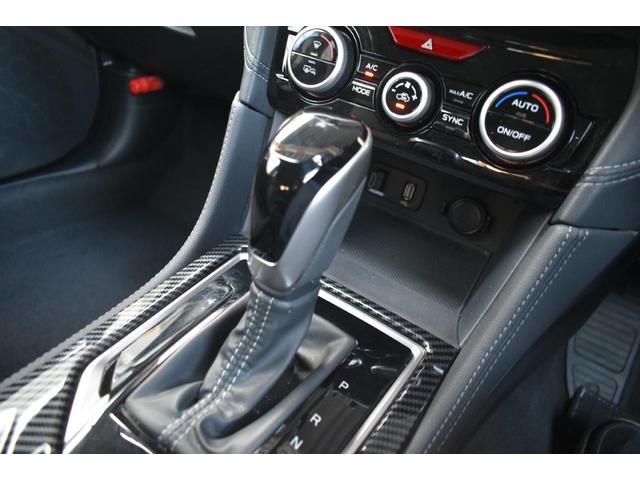 �V�t�g���o�[�͂k���^�̃V�t�g�`�F���W�ɂȂ��Ă��܂��āA�c�����W���s�ŁA�E���փ����W��؂�ւ��Ē������ŁA�}�j���A�����[�h�ł̑��s���y������Œ����܂��B