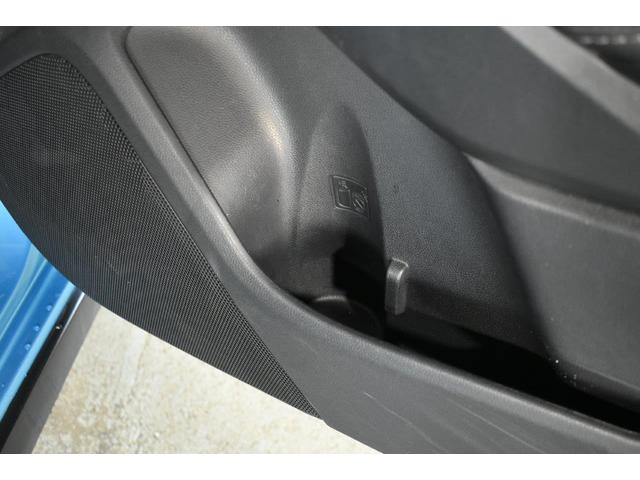 �h�A������ɂ͎��[�|�P�b�g���������܂��B