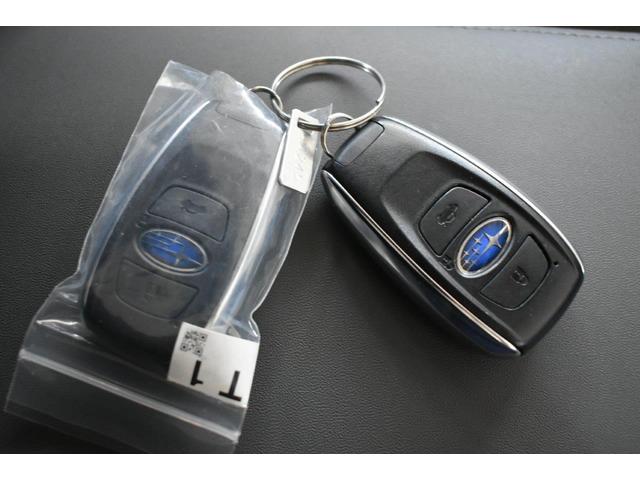 �X�}�[�g�L�[�t���Ȃ̂ŁA�h�A���b�N��J���w�P�{�Ń^�b�`���邾���I�i���̋󂫕߂�L�[���X�{�^���͎g���܂���B�����w�����ɁA�G���W���������邾���łn�j�I�j