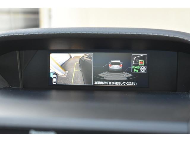 ����ȑ��h�A�~���[�ɑ������ꂽ�J�����̉f�����f�B�X�v���C�ɕ\���B