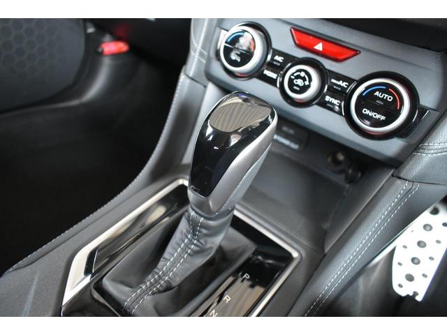 �V�t�g���o�[�͂k���^�̃V�t�g�`�F���W�ɂȂ��Ă��܂��āA�c�����W���s�ŁA�E���փ����W��؂�ւ��Ē������ŁA�}�j���A�����[�h�ł̑��s���y������Œ����܂��B