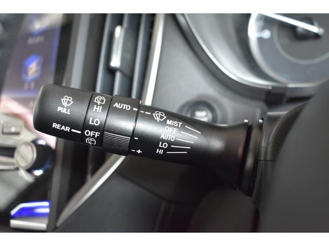 �J�H���m�����C�p�[�̓t�����g�K���X�㕔�̃Z���T�[���J�ʂ����m���A�J�̋����ɉ����āu�Ԍ��E�ᑬ�E�����v�������Ő؂�ւ���@�\�ł��B