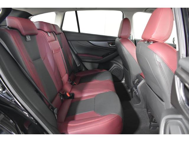 �{���h�[�ƃu���b�N�̑g�ݍ��킹�������I�Ȑ�p�{�v�V�[�g���̗p����A�㎿���X�|�[�e�B�[�Ȏ�����Ԃ����o���Ă��܂��B