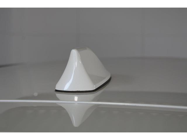 ���s�̃V���[�N�t�B�����W�I�A���e�i�́A�R���p�N�g�ɓZ�܂�܂��B