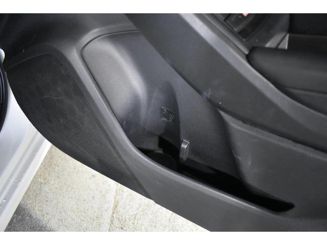 �h�A������ɂ͎��[�|�P�b�g���������܂��B