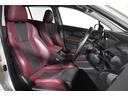 適正な運転姿勢を支えるフロントスポーツシート。