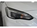 LEDヘッドライトで夜間の運転も安心です。