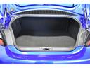 スポーツカーとしては比較的広い容量を確保しています。容量は237リットルです(VDA方式)。これは日常的な買い物や1〜2泊程度の旅行の荷物であれば十分に積める広さです。