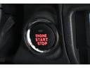 スマートキーをバッグやポケットに入れたまま、ドアのロック・アンロック、そしてエンジンの始動が可能です。鍵を取り出す手間が省けます。