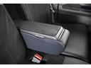 運転席にはアームレストがございます。