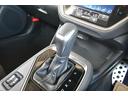 シフトレバーはＬ字型のシフトチェンジになっていまして、Ｄレンジ走行で、右側へレンジを切り替えて頂く事で、マニュアルモードでの走行を楽しいんで頂けます。