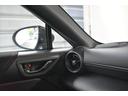 広々としたガラスエリアと良好な視界は、運転のしやすさに貢献しています。