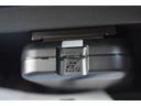ドラレコ本体はグローブボックス内に収納されています。