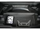 サブトランク付ですので洗車道具や工具の収納に便利です。