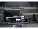 サブトランク付ですので洗車道具や工具の収納に便利です。