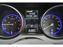メーター中央にはカラー液晶画面が備えられ、車のインフォメーションを簡単に把握できます。
