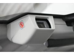 ��ξ�����Υե���ȥ��饹���������֤��줿���ĤΥ���餬���ͤ�㳲ʪ�Ȥε�Υ���������ư®�٤�⤤���٤�ǧ�����ޤ�������ˤ�ꡢ�о�ʪ���ֲ����פ����Ǥʤ����֤ɤ��ˤ��뤫�פޤǤ�Ω��Ū���İ��Ǥ��ޤ��� 3