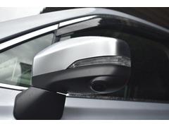 ������¦�ɥ��ߥ顼�����夵�줿�����α�����ǥ����ץ쥤��ɽ�������֤ν�����¦�������ͻҤ���ǧ�Ǥ�������ƻ�ؤο����䤹��㤤��ƻϩü�ؤ�������֤ʤɤ���¿����ƹԤ����Ȥ��Ǥ��ޤ��� 4